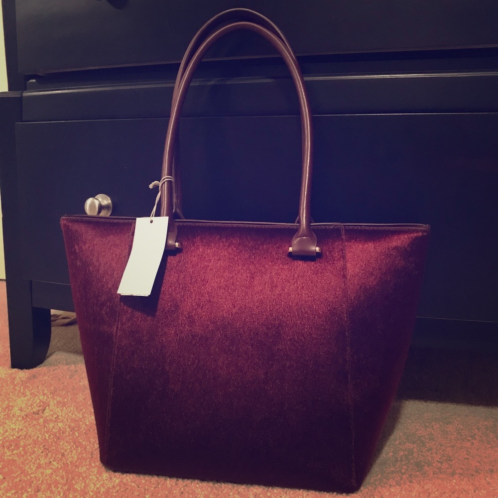 NWT  New Day Scarlet Mystery Tote